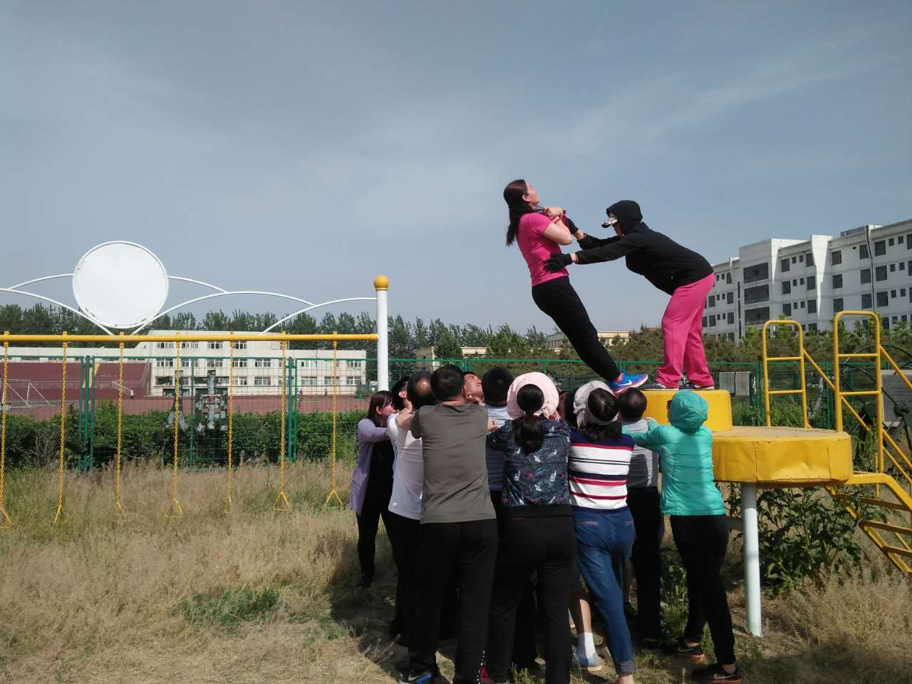 信任背摔.jpg