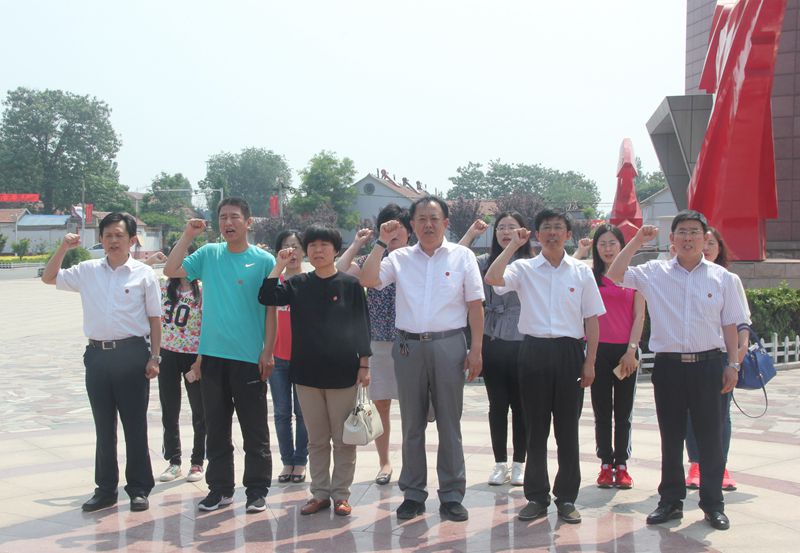 2县直机关党工委诵读党章.JPG