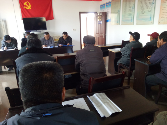 镇工作组在老鸦村召开会讨论土地调整方案.png 镇工作组在老鸦村召开会讨论土地调整方案.png