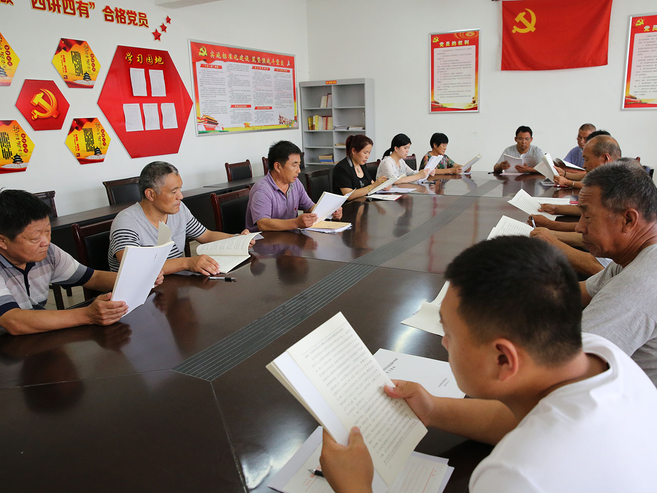 图4利津街道梁家交流座谈会.JPG