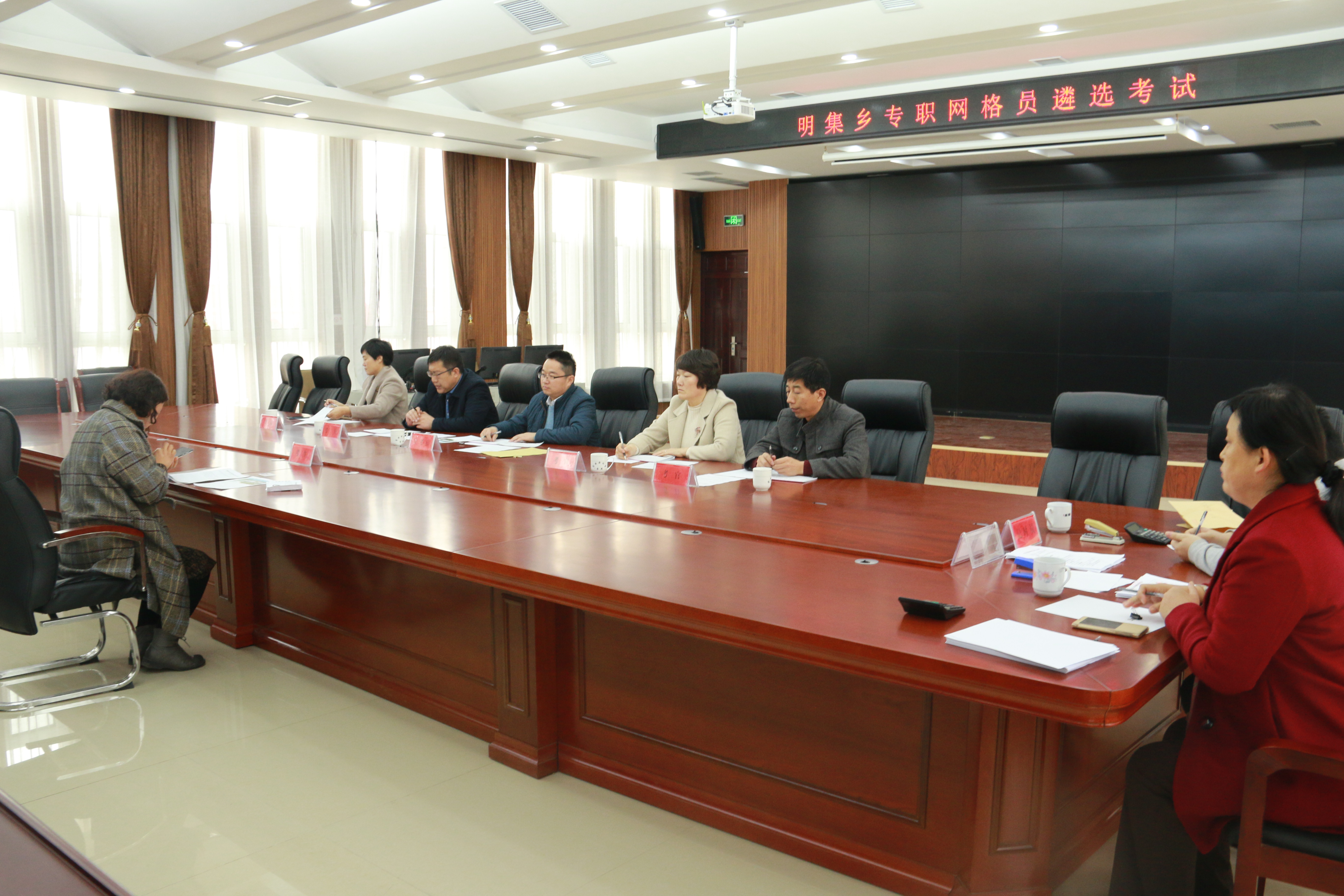 图4：专职网格员面试现场.JPG